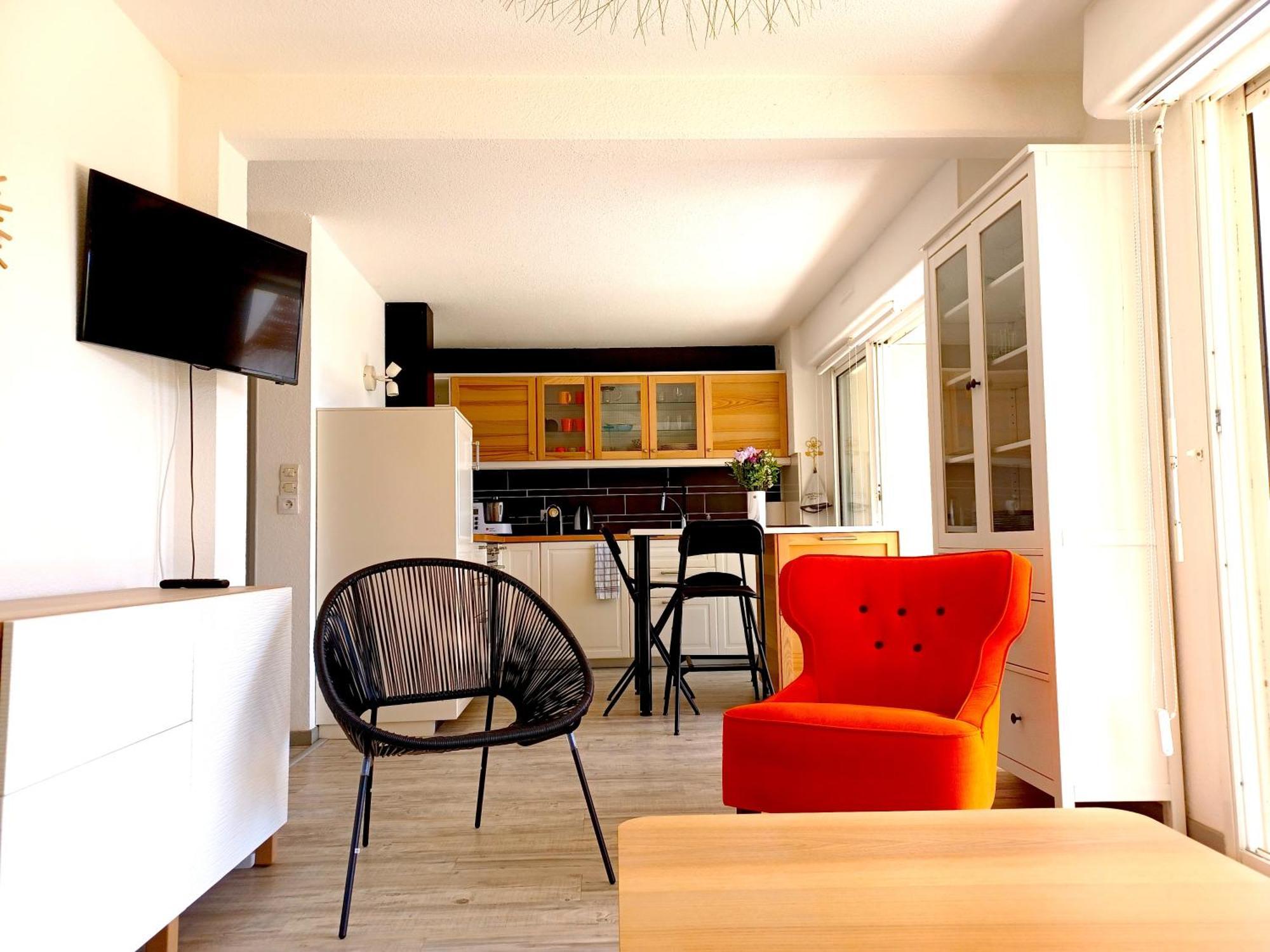 Plain-pied Jardin 6 Personnes Clim Vue Parking Wifi Terrasse Piscine Dans La Apartment