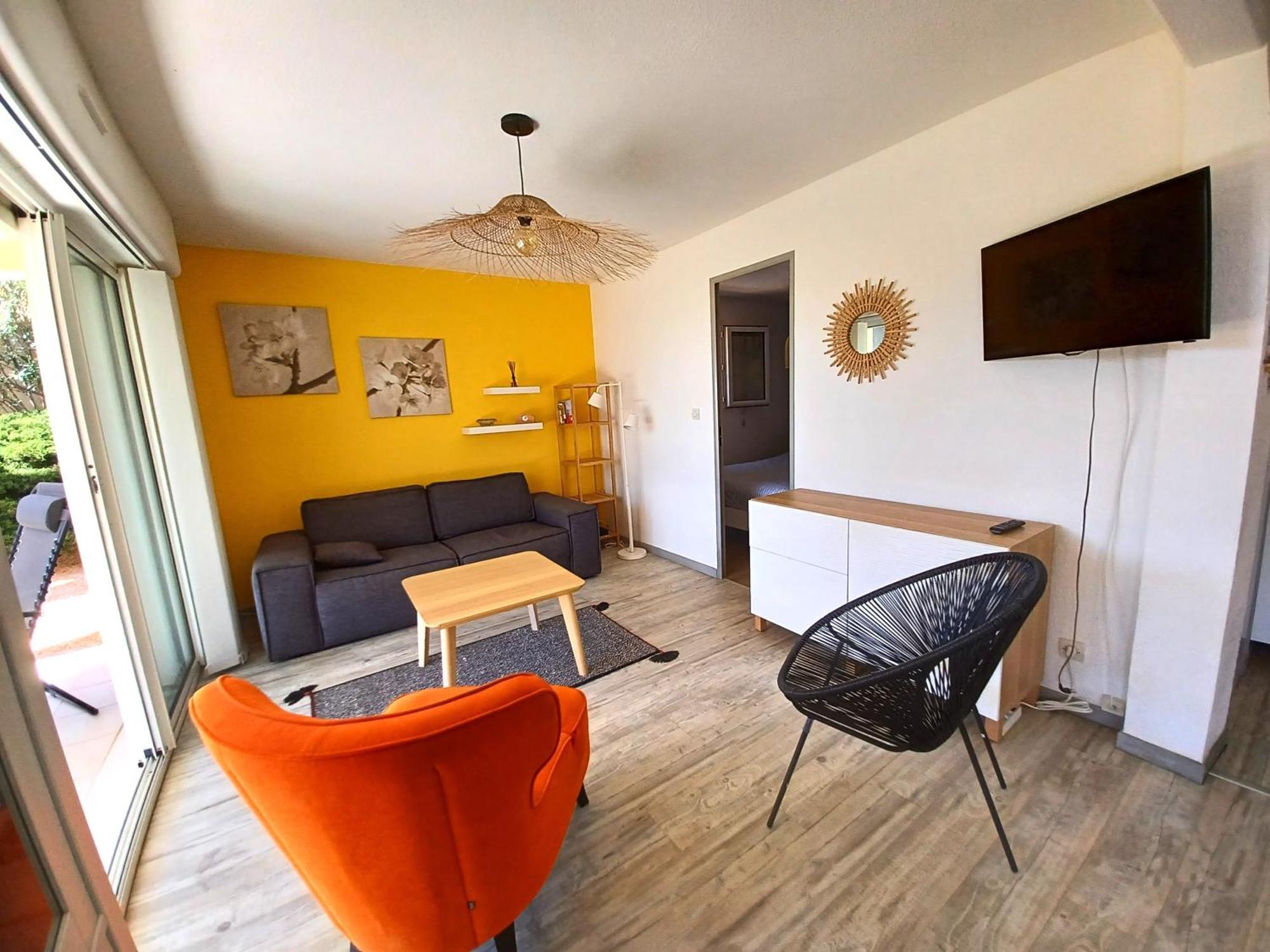 Plain-pied Jardin 6 Personnes Clim Vue Parking Wifi Terrasse Piscine Dans La *